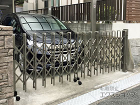 のカーゲート トリップゲート RC型 ノンレール 片開き 施工例