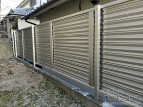のフェンス・柵 ミエーネフェンス 目隠しルーバータイプ 自由柱施工 施工例