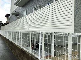 のフェンス・柵 ミエーネフェンス 目隠しルーバータイプ 2段支柱 (パネル1段) 施工例