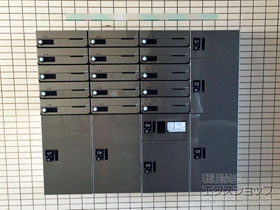 の機能門柱・ポスト 小型宅配ボックス プチ宅 前入前出/防滴タイプ （15世帯用） 施工例