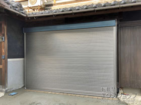 のガレージシャッター ガレージシャッタークワトロ 電動式 外部付タイプ 施工例