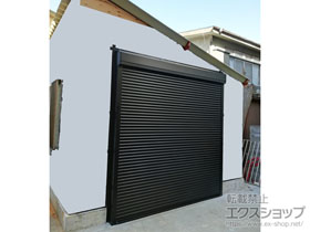 のガレージシャッター ガレージシャッタークワトロ 電動式 外部付タイプ 施工例