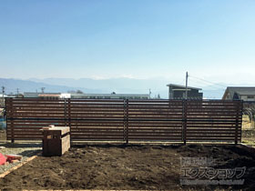 のフェンス・柵 モクアルフェンス 横板タイプ 2段支柱 自立建て用 施工例