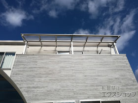 のバルコニー・ベランダ屋根 ヴェクターテラス F型 屋根タイプ 連棟 積雪〜20cm対応【2階】 施工例