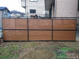 のフェンス・柵 モクアルフェンス 横板タイプ 2段支柱 自立建て用（パネル2段） 施工例