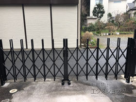 のカーゲート トリップゲート RA型(錠無し) ノンレール 両開き 36W(18S+18M) 施工例