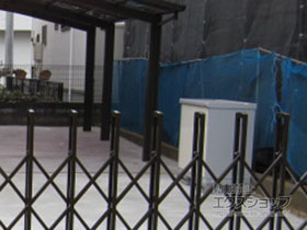 の物置・屋外倉庫 アイビーストッカー 1100×515×903 BJX-115A-FW 施工例