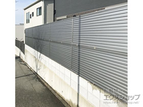 のフェンス・柵 シンプレオフェンス13型 目隠しルーバー 2段支柱 ブロック建て用 施工例