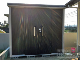 の物置・屋外倉庫 エルモ 一般型 2570×1520×2360 LMD-2515H-DW 施工例