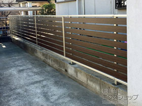 のフェンス・柵 ルシアスフェンスF04型 横半目隠し 自由柱施工 施工例