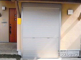 のガレージシャッター ガレージシャッタークワトロ 手動式 外部付タイプ 施工例