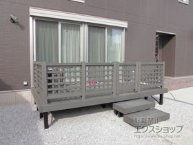 のウッドデッキ リウッドデッキ 200＋ リウッドデッキフェンス1型＜井桁格子＞＋リウッドデッキ門扉1型＜井桁格子＞ 施工例