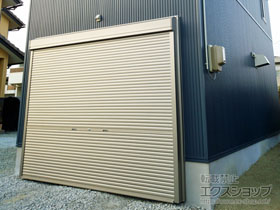 のガレージシャッター ガレージシャッタークワトロ 手動式 外部付タイプ 施工例