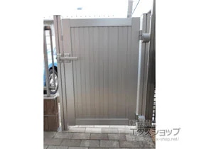 YKKAPの門扉 シンプレオ門扉6型 たて目隠し 片開き 門柱使用 施工例