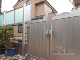 の門扉 シンプレオ門扉6型 たて目隠し 両開き 門柱使用 施工例