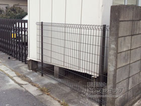 のフェンス・柵 ハイグリッドフェンスN8型 フリーポールタイプ 施工例