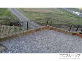 のフェンス・柵 メッシュフェンスG10-R 自在柱 施工例