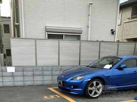 のフェンス・柵 プレスタフェンス 8型 横ルーバー アルミ多段柱使用（パネル1段） 施工例