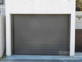 のガレージシャッター ガレージシャッタークワトロ 電動式 内部付タイプ 施工例