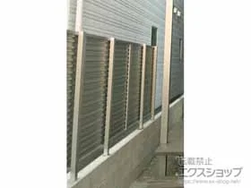 YKKAPのフェンス・柵・塀 シンプレオフェンス5型 横目隠し 自由柱施工〈2〉 施工例