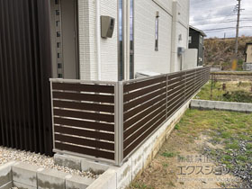 の門扉 ルシアスフェンスF04型 横板 複合カラー 自由柱施工 施工例