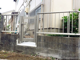 の門扉 シンプレオ門扉T1型 縦格子 片開き 門柱使用　※外観右吊り元 施工例