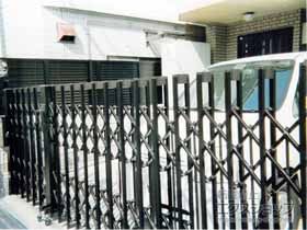 のカーゲート アルシャインII PG型R(ペットガード) Aタイプ 両開き親子 （150+350）WP 施工例