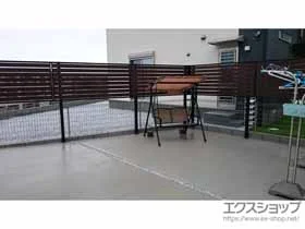 Value Selectのフェンス・柵・塀 モクアルフェンス 横板タイプ 2段支柱 自立建て用（パネル1段） 施工例