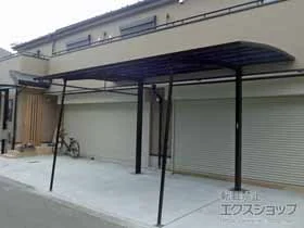 YKKAPのカーポート 外観右　レイナポートREグラン 前下がり 積雪～20cm対応 施工例