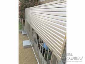 のフェンス・柵 【上段】ミエーネフェンス 目隠しルーバータイプ 2段支柱 自立建て用 施工例