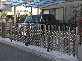 のカーゲート トリップゲート ペットガード型 ノンレール 両開き 66W（33S+33M） 施工例