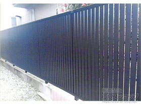 のフェンス・柵 シンプレオフェンス4型 たて太格子 自由柱施工 施工例