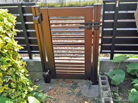 の門扉 シンプレオ門扉9型 横粗格子 片開き 門柱使用 施工例