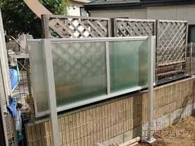 のフェンス・柵 シンプレオフェンスP1型 2段支柱 自立建て用（パネル1段） 施工例