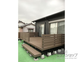 のウッドデッキ リウッドデッキ 200＋リウッドデッキ200 段床セット 正面タイプ1段＋ リウッドデッキフェンス3型＜横スリット＞ 施工例