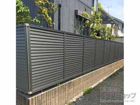 のフェンス・柵 プレスタフェンス 8型 横ルーバー フリーポールタイプ 施工例