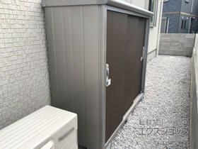 の物置・屋外倉庫 エスモ 一般型 1797×650×1501 ESE-1806E-DW 施工例