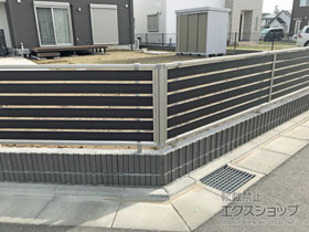 のフェンス・柵 ルシアスフェンスF04型 横板 複合カラー 自由柱施工 施工例