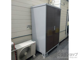 の物置・屋外倉庫 アイビーストッカー 1320×515×1903 BJX-137E-TB 施工例