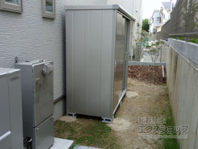 の物置・屋外倉庫 エスモ 一般型 2100×900×1959 ESE-2109A-SS 施工例