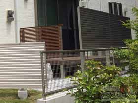 のフェンス・柵 ミエーネフェンス 目隠しルーバータイプ 2段支柱 自立建て用（上段のみ） 施工例