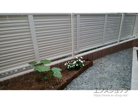 のフェンス・柵 ミエーネフェンス 目隠しルーバータイプ 自由柱施工 施工例