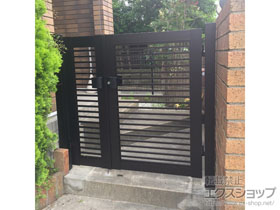 の門扉 シンプレオ門扉9型 横粗格子 両開き親子 門柱使用 施工例