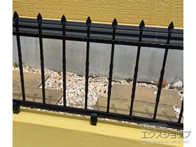 のフェンス・柵 トラディシオンフェンス1型 間仕切柱施工 施工例