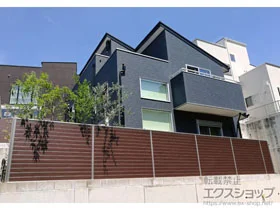 YKKAPのフェンス・柵・塀 ルシアススクリーンフェンスR03型 横目隠し 自由柱 施工例