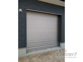ガレージシャッター ガレージシャッタークワトロ 電動式 内部付タイプ 施工例