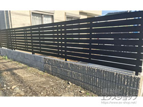 のフェンス・柵 ルシアスフェンスH02型 横板格子 アルミカラー 自由柱施工 施工例