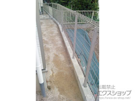 のフェンス・柵 メッシュフェンス G10-R 自由柱 施工例