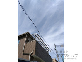 のバルコニー・ベランダ屋根 プレシオステラス R型 屋根タイプ 連棟 積雪〜20cm対応＋プレシオステラス 吊り下げ式物干し(標準) 2本入り×1セット 施工例