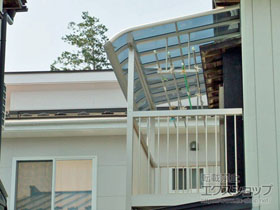 のバルコニー・ベランダ屋根 ルシアスバルコニー 柱建式 たて格子 単体 施工例